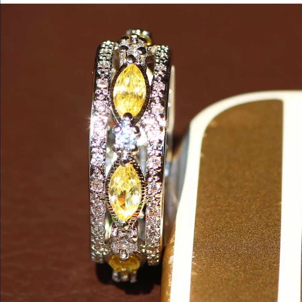 Yellow design shiny band - Picture 2 of 4